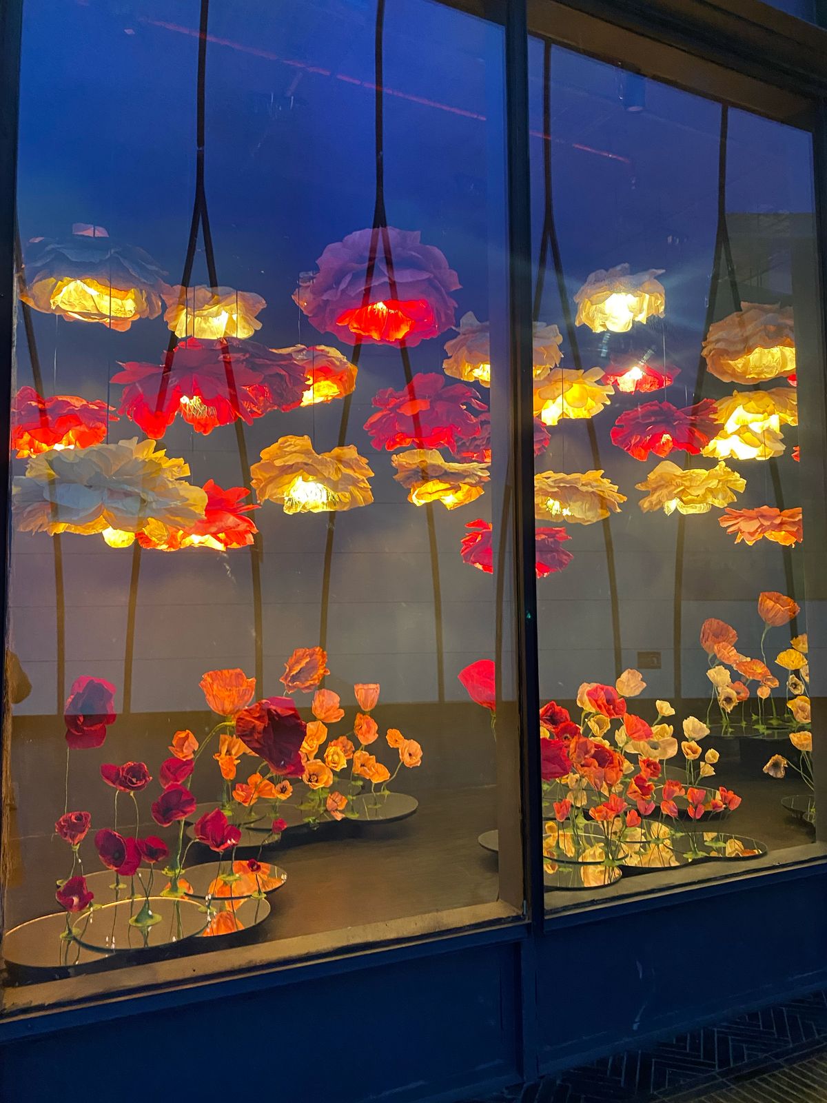 Exposición "Flores X Mujeres" en el Mercado Urbano Tobalaba