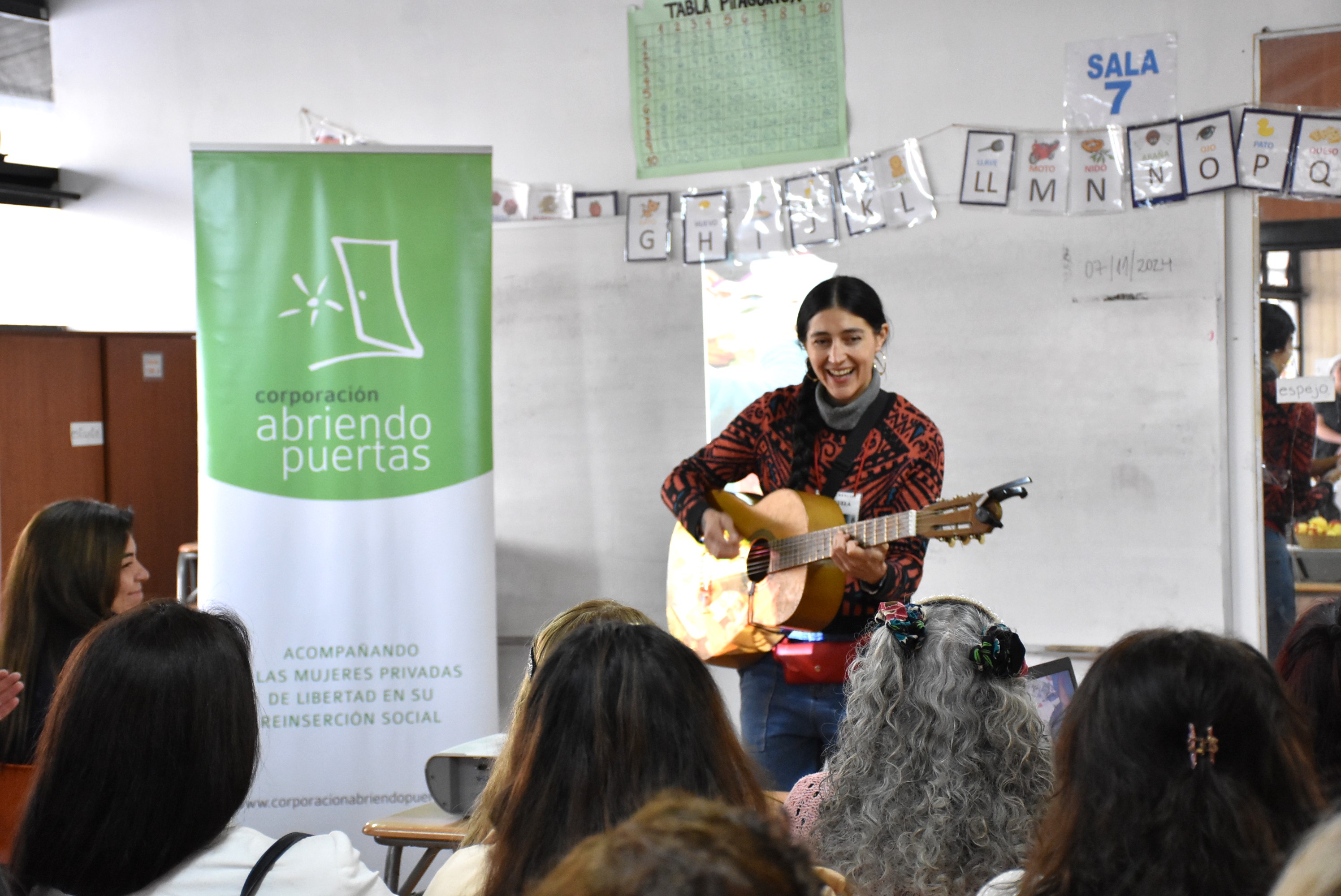 Fotografía asociada a la noticia 'Envejeciendo con Dignidad: Adultas Mayores Privadas de Libertad': El jueves 5 de diciembre se realizó la ceremonia de cierre del proyecto 'Envejeciendo con Dignidad: Adultas Mayores Privadas de...